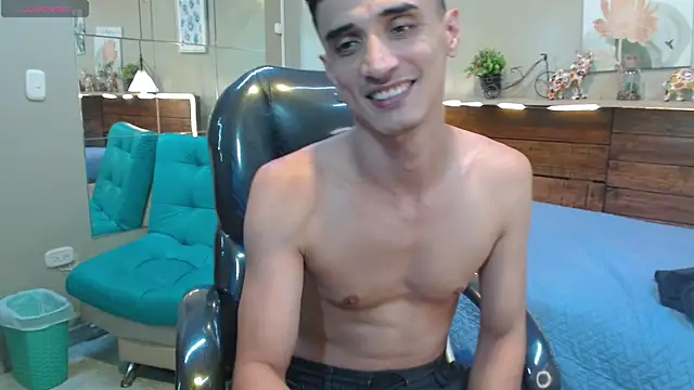 FelipeFriendly Live XXX Chat