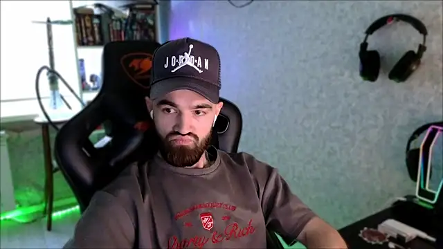 XXX chat uživo modela _Serious_Man