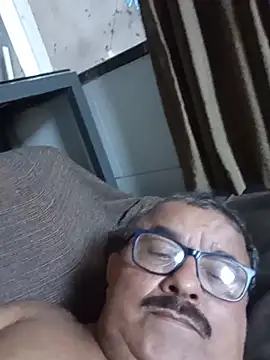 Misterymem63 Show in webcam