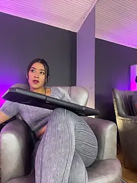 Chatroom XXX en direct de BellaFernandez__