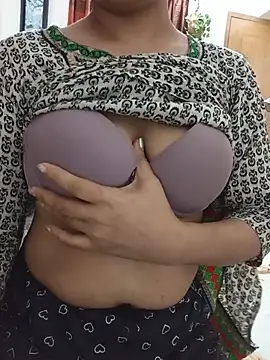 Tanha18 লাইভ XXX চ্যাট