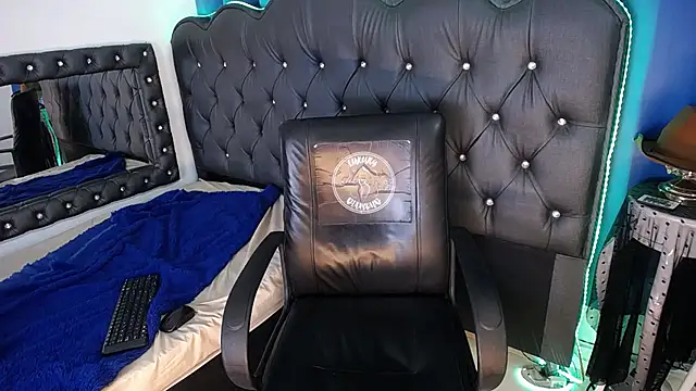 NoahBrowns_ Show in webcam