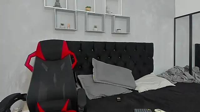 Chat +18 de tyler_hank01 ao vivo