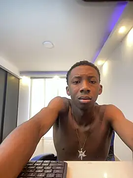 milo018 Live XXX-chat