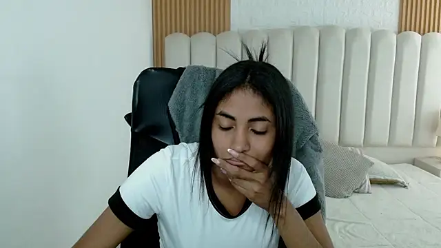 دردشة shaneelle الجنسية المباشرة