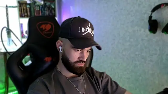 XXX chat uživo modela _Serious_Man