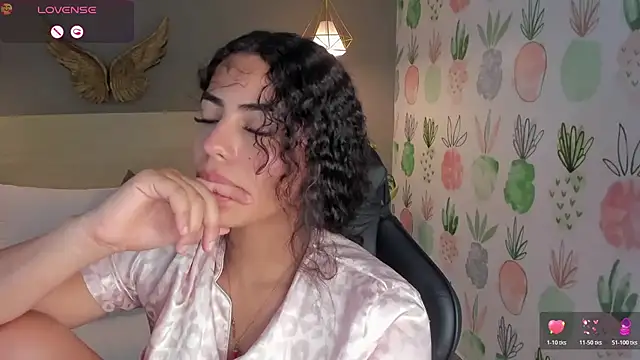 yaya23x Chat XXX live