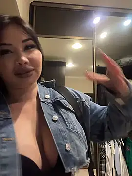 LaaadyDaaamnのライブXXXチャット