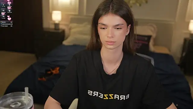 Ella_054 Chat XXX in diretta