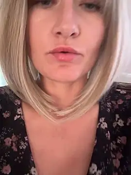 LunaFoxs – Naživo XXX chat