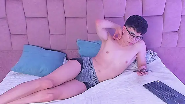 XXX chat uživo modela ThomasTorress