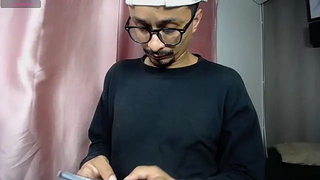 Amir_guy_ Live XXX-chat