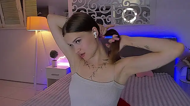 LuisaClover লাইভ XXX চ্যাট