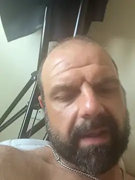 ROBBYROBuncuT: διαδικτυακό σόου στην κάμερα