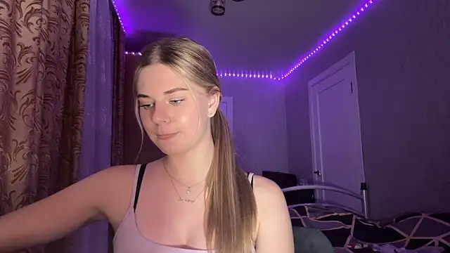 HoneysPiee's Live XXX Chat