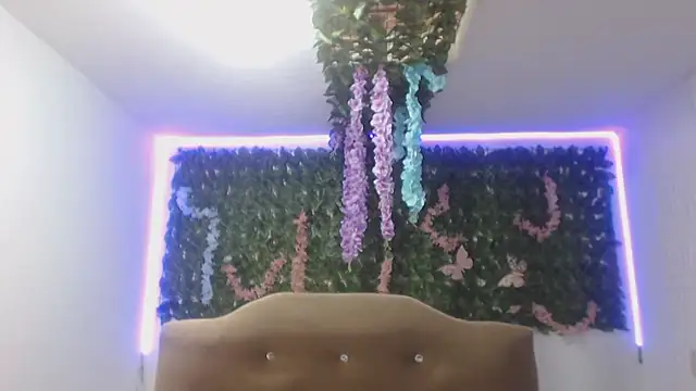 adara_cute_69's Live XXX Chat