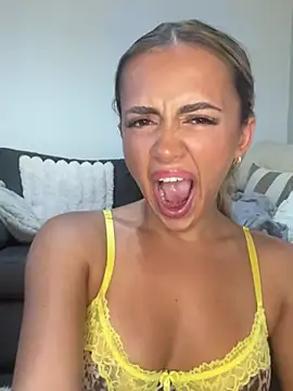 Harrietbronzex's Live XXX Chat