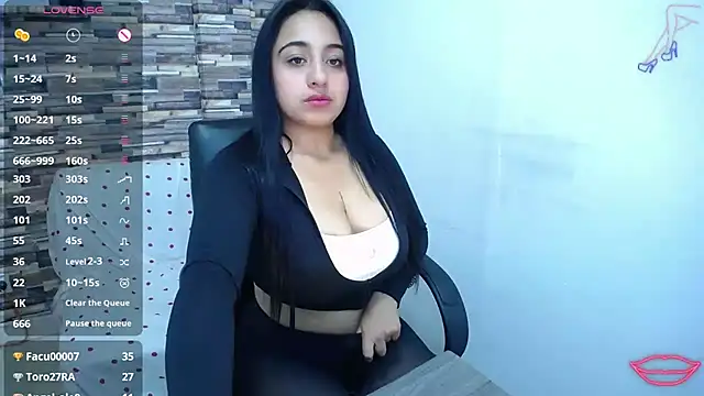 צ'אט XXX בשידור חי של miaboobss