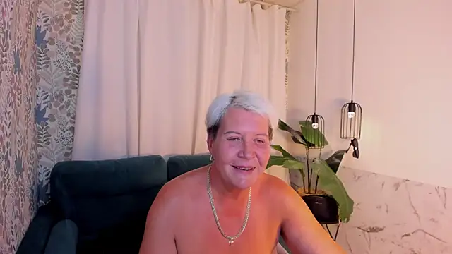 KathySunn Adlı Modelin Canlı XXX Sohbeti