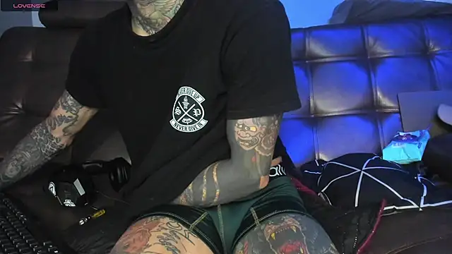 jhonny__ackerman's Live XXX Chat