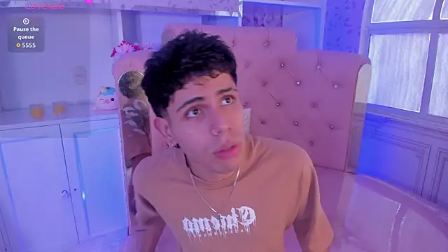 Lucas_West_ Chat XXX live