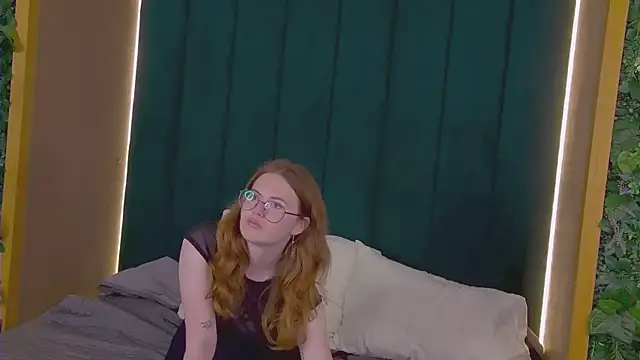 ClaireFlowers' Live XXX Chat