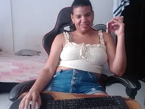 Adriana_0312's Live XXX Chat