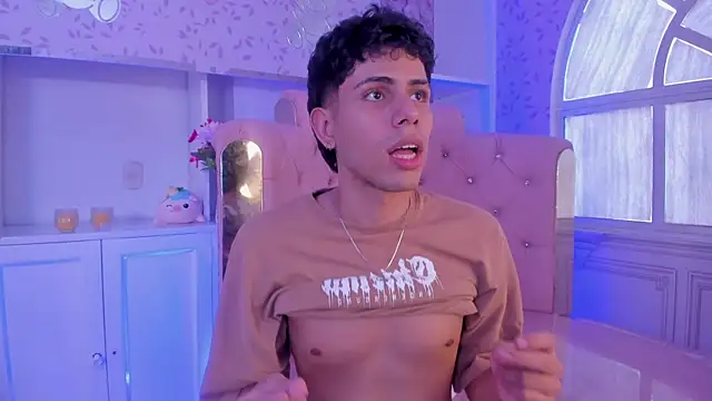 Онлайн чат XXX Lucas_West_