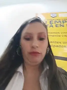 LIA--23 élő XXX-chatje