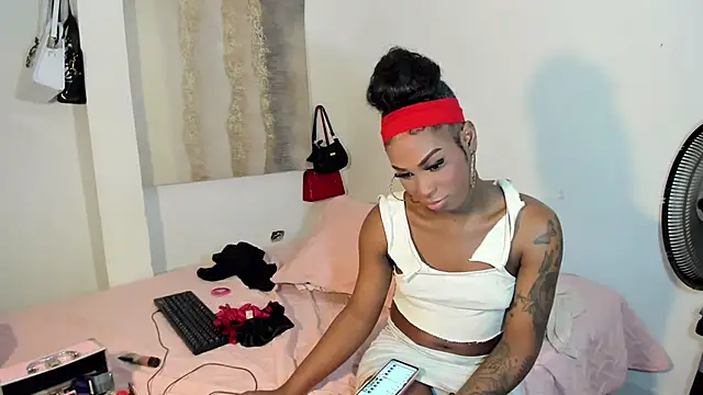 Chat XXX en directo de HUGE_BLACKCOCK
