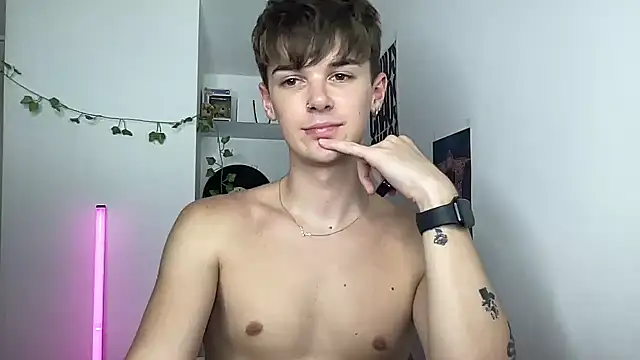 YourMilkyGuy's Live XXX Chat