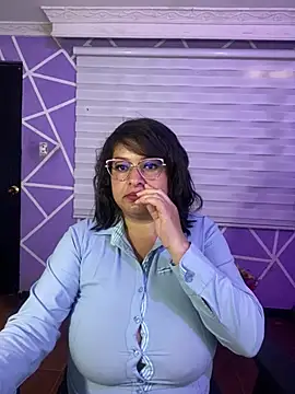 MiiaaJoness' Live XXX Chat