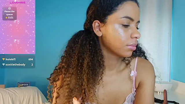 Chat +18 de Gina_Glam ao vivo