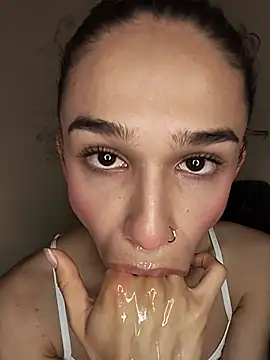 Twink_fem-boy Pertunjukan Webcam