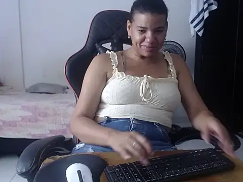 Chatroom XXX en direct de Adriana_0312