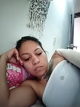 Tiphanydirty3 Adlı Modelin Canlı XXX Sohbeti