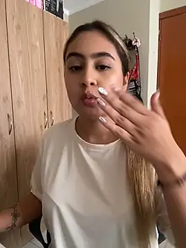 Chat +18 de Miabonnett_ ao vivo