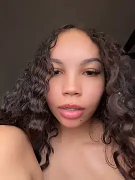 nikkiloveee's Webcam Show