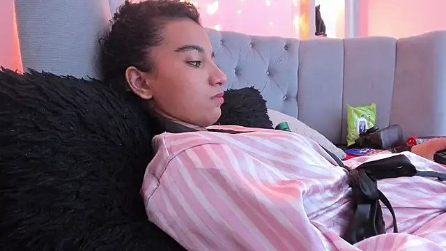Czat XXX na żywo – Emily_bruss
