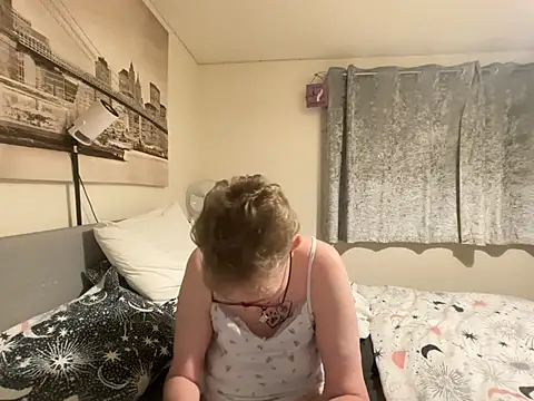 Curvy-Jinx's Live XXX Chat