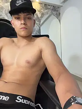 Czat XXX na żywo – DilanMiller_