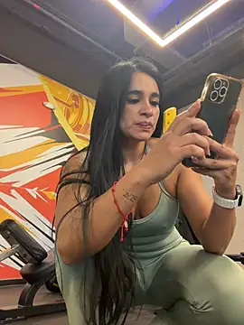 RoseOnYou's Live XXX Chat