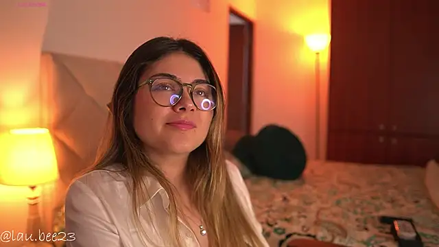 Lau_Bee Live XXX-Chat