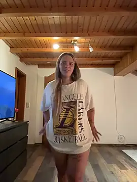 Naomi-Kleinn Webbikameraesitys