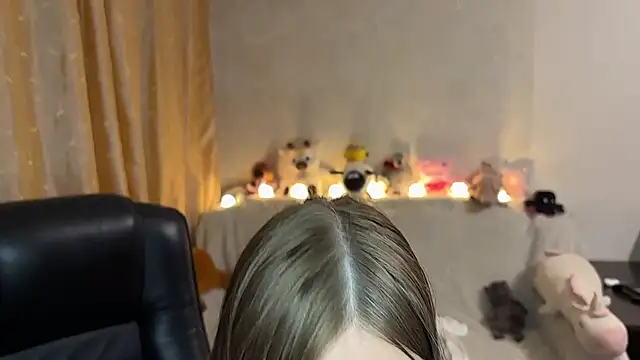 Show modela urcutiebunnyy na web-kameri