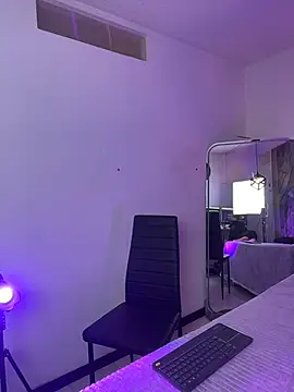 IsabellaMonet's Live Chat Room