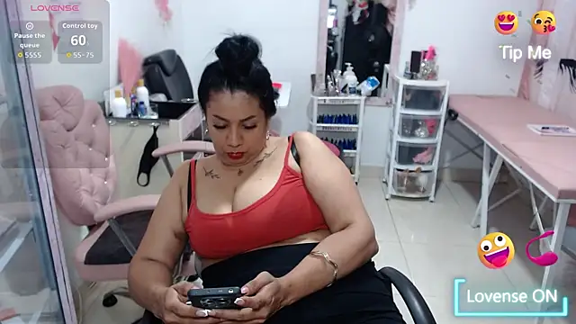 titsbiglovers Chat XXX in diretta