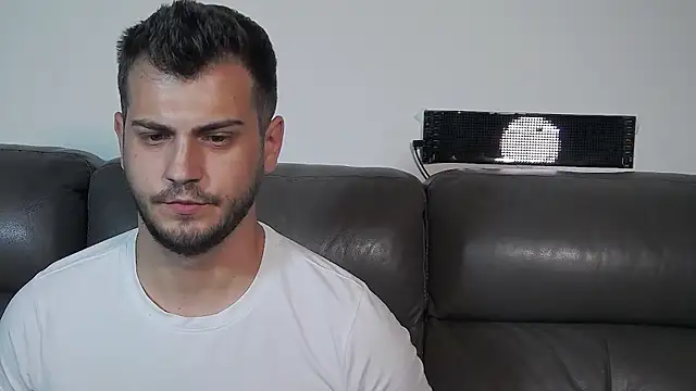Živý XXX chat CrazyDom1