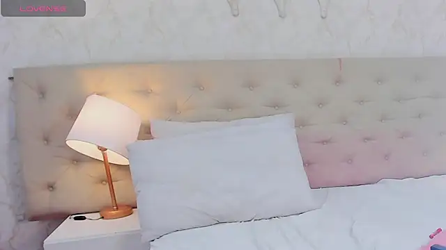 Chat +18 de ThiiaraBrown ao vivo