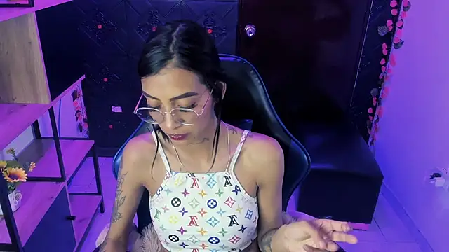 צ'אט XXX בשידור חי של KarlaSlutSkinny__